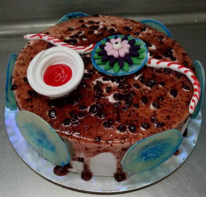 Rakhi Blueberry Cake, Free Rakhi - Image 1